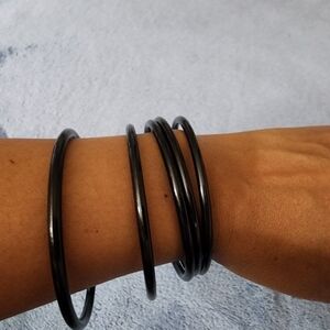 Set of 5 Black Plastic Bangles – Sleek & Versatile